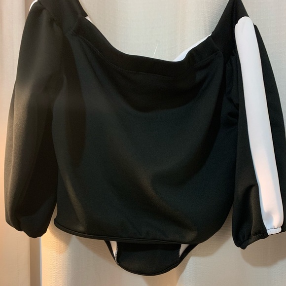 Top black and white - Picture 3 of 3